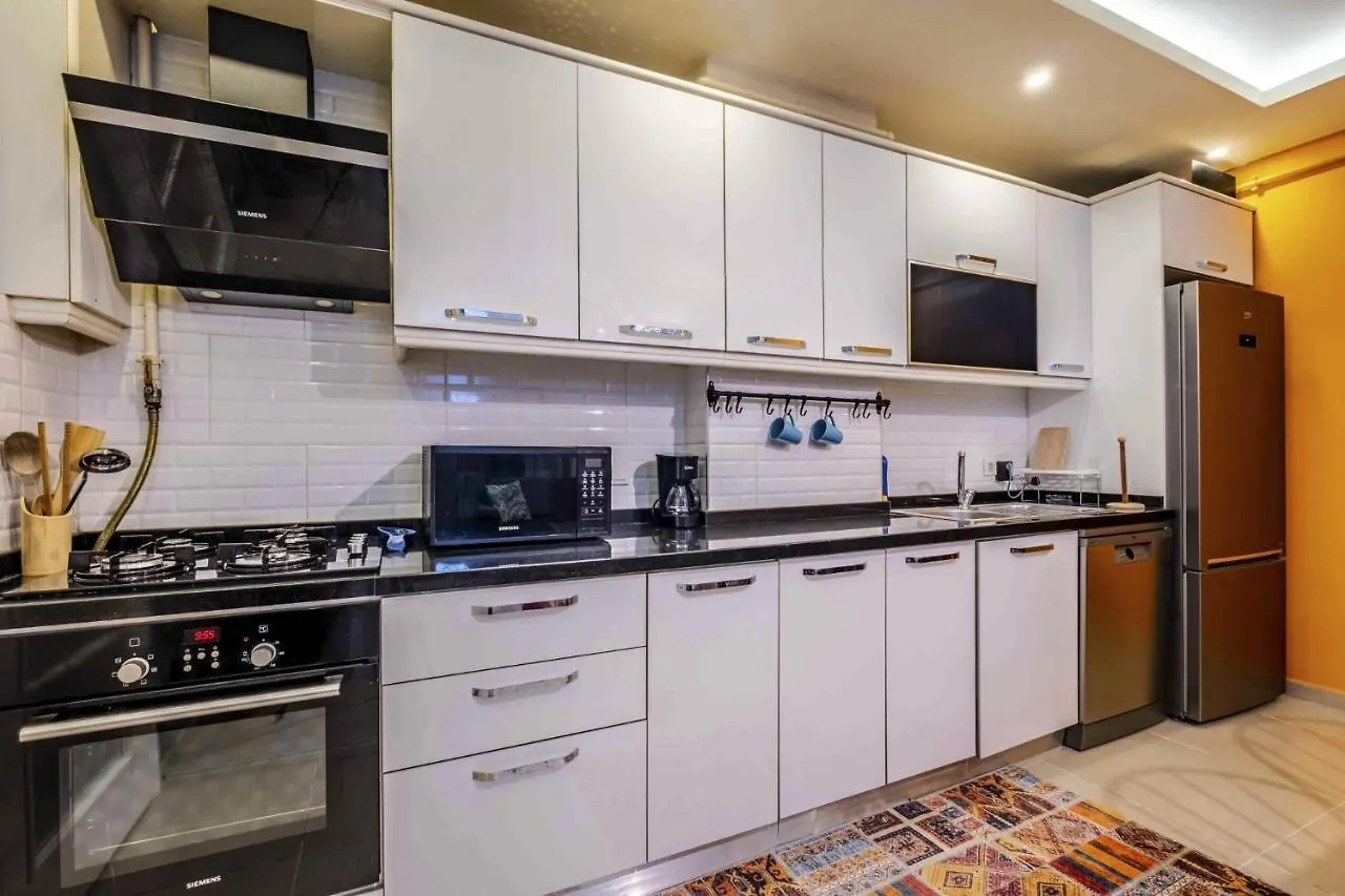 Апартаменты Colorful And Central Flat In Bakirkoy Next To Malls Стамбул